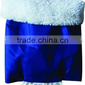 Snow Shovel With Protected Mitt thumbnail-1