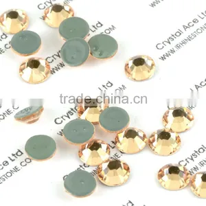 Cheaper Strass Crystal Stone, Transfer Strass Rhinestone, Hot-Fix Strass, Iron-on Strass for Clothing thumbnail-3