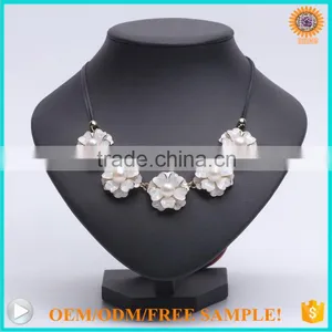 2016 Elegant 9-10mm Freshwater Pearl Flower Necklace thumbnail-1