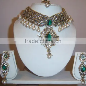 KUNDAN Pearl Drop Necklace Set thumbnail-1