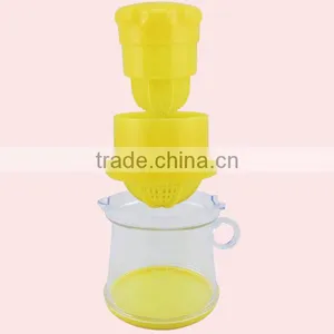 400ML New Design Multifunctional Plastic Manual FruitJuicer With Measuring Cup thumbnail-4