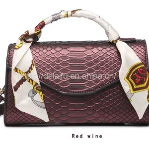 2023 Spring New Arrival Serpentine Cross-body Small Square Bag Factory Stock Wholesale thumbnail-5