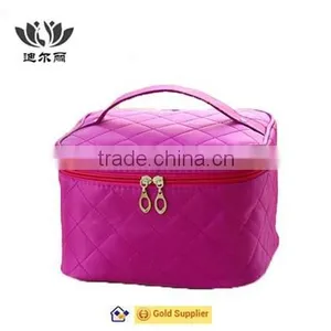 Bulk Round Red Cosmetic Bag Wholesale thumbnail-3