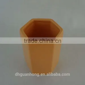 Simply Wholesale Ceramic Bathroom Accessory Set thumbnail-5