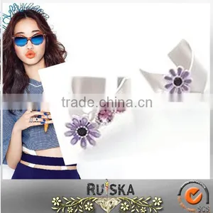 V Shaped Arrow Crystal Small Flower Ring thumbnail-1