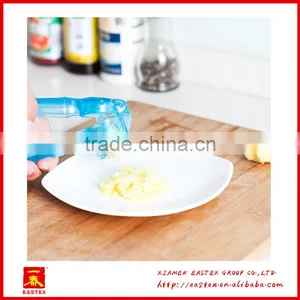 Manual Convenient Use Plastic PC Garlic Presser and Crusher thumbnail-4