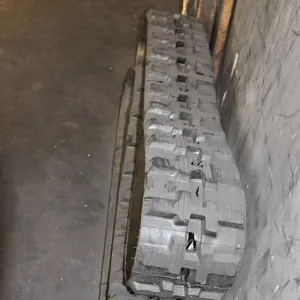 Less Vibration Rubber Crawler Tracks With 53 % Metal Parts 7 % Steel Cords thumbnail-1