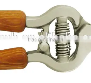 Durable Metal Wooden Handle Garden Pruner thumbnail-2