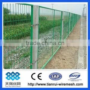 Framework and Weave-shape White Pvc Coated Welded Wire Mesh Fence thumbnail-1