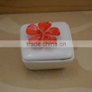 New Item White Ceramic Jewel Box With Red Flower Shape Design thumbnail-2
