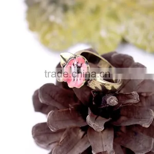 Cheap Wholesale Fashion Crystal and Pink Flower Alloy Ring Antique Gold Ring thumbnail-6