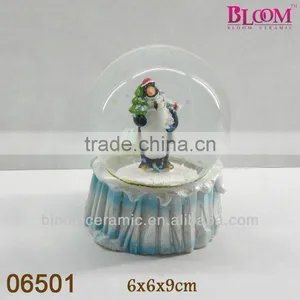 2014 High Quality Penguin Water Globe thumbnail-1