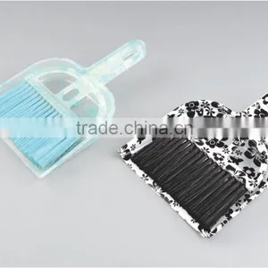 Plastic Folding Broom and Dustpan Set thumbnail-1