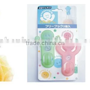 2Pcs Man Plastic Suction Hook thumbnail-1