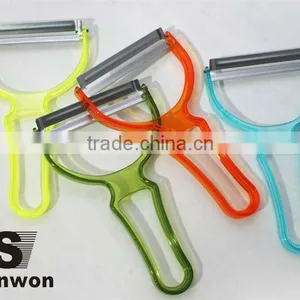 Fruit and Vegetable Peeler thumbnail-1