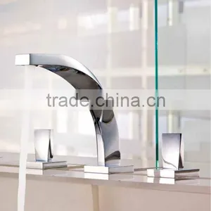 Single Handle With Single Hole Lead Free Kitchen Faucet With Sidespray, Polished Chrome thumbnail-2