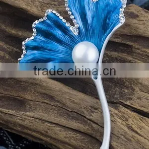 Slap-up Ginkgo Leaf Natural Pearl Brooch thumbnail-5
