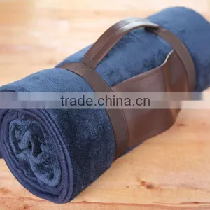 High Quality Super Soft Heavy Coral Fleece Blanket With Leather Strap Handle thumbnail-2