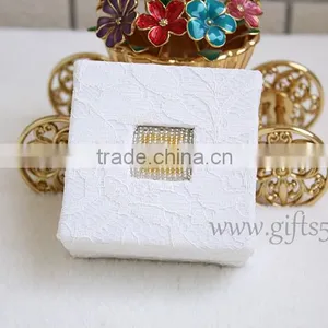 Fashion White Wedding Packaging Box for Jewelry With Beaded Name Plate of Z thumbnail-1