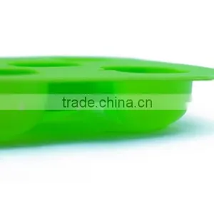 100% Silicone Apple Shape Ice Cube Tray thumbnail-1