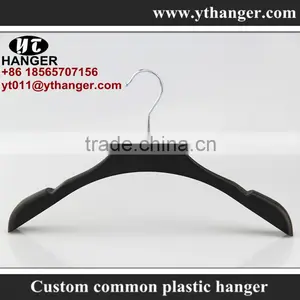 IMY-476 Black Non-slip Plastic Hanger for Wholesale thumbnail-2