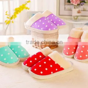 Hot Selling Wholesale Soft Indoor Slippers Couples Household Dots Cotton Slippers thumbnail-3