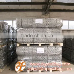 Galvanized Wire Woven Hexagonal Mesh Chicken Fencing thumbnail-2