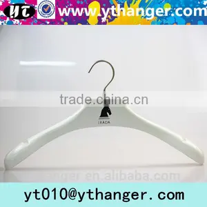 YY0526 Manufactory Custom Fancy White Wooden Coat Hanger thumbnail-1