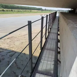 Hot Dipped Galvanized Steel Grating / Serrated Steel Bar Grating for Platform Building Material Galvanized Steel Drainage Grating Trench Cover thumbnail-1
