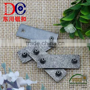 High Quality 2 Holes Engraved Brand Logo Metal Label Metal Plate for Clothing thumbnail-5