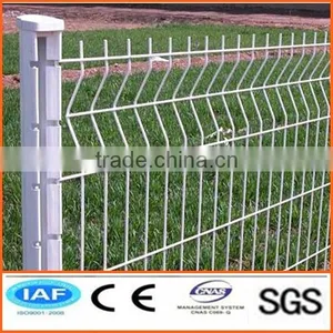White Pvc Coated Welded Wire Mesh Fence thumbnail-1