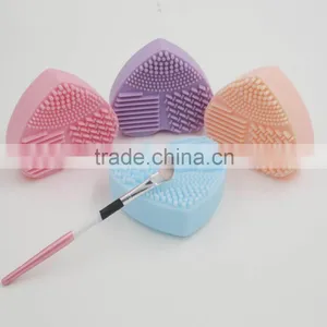 Wholesale Heart Shape Silicone Makeup Brushes Cleansing Tool, Pink Heart Shape Silicone Cleaner thumbnail-1