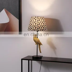 Wholesale New Arrival Exquisite Resin Craft Gifts Desk Light Home Decorative Modern Bedside Table Lamp thumbnail-5