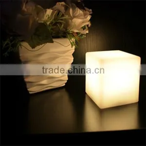 PE Plastic IP54 Lighted Remote Control Colorful Mini Led Cube thumbnail-1