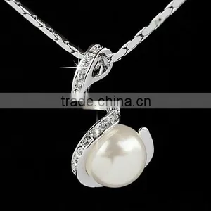 Crystal 18k Gold Pendant Pearl Necklace thumbnail-1