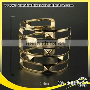Europe Hollow Golden Free Sample Wide Cuff Bracelet thumbnail-4
