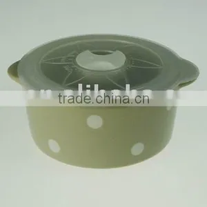 Stoneware Casserole With Plastic Cover thumbnail-1