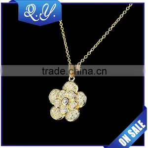 Latest Gifts for Girls Beautiful Design Clover Shaped Fancy Pendant Jewelry thumbnail-2