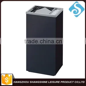 The Lid Rotating The Trash Can thumbnail-1