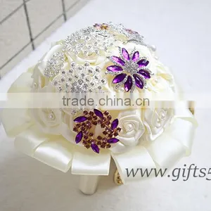 High Quality Luxurious Winter Wedding Bouquets With Purple Brooches Decoration thumbnail-3
