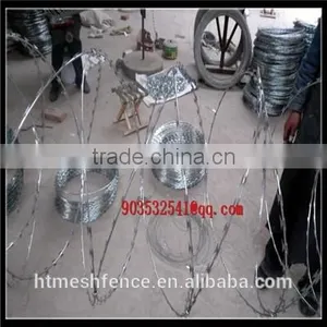 Hot Dipped Galvanized Military Grade Barb Wire Fence Razor Wire Cbt-60 Price Razor Barbed Wire thumbnail-4
