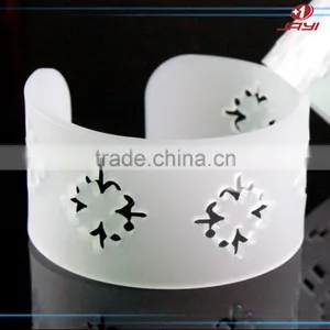 Chinese Factory Wholesale Luxury Fancy Handmade Acrylic Lucite Plastic Ladies Bracelet thumbnail-2