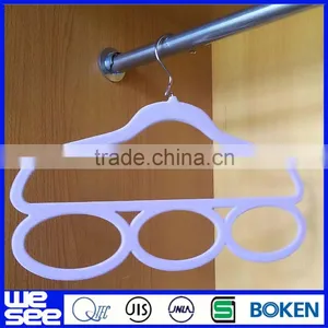 Valuable Plastic Expandable Clothes Hanger thumbnail-4