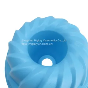 Eco-friendly Silicone Baking Cake Mold Reusable Fluted Bread Mold Durable Silicone Bundt Cake Pan thumbnail-3