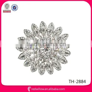 New Design Wholesale Rhinestone Wreath Korean Cheap Wholesale Silver Rhinestone Brooch For Wedding thumbnail-1