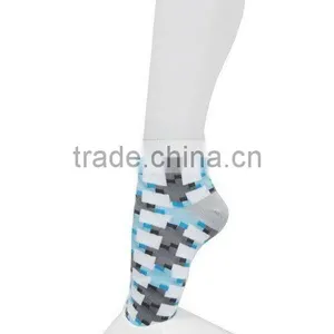 Women's Checkered Ankle Socks thumbnail-1