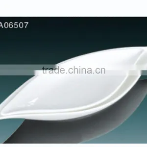 2014 Hot Sale White Ceramic Leaf Shaped Plate thumbnail-1