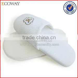 Cheap White Fluffy Geremek Slippers for Bathroom thumbnail-1