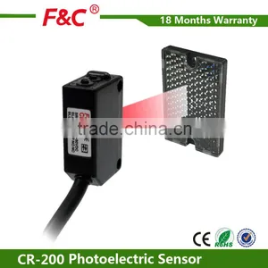 Small Square 12-24V dc PNP Retro-reflective Photoelectric Sensor With Reflector thumbnail-1