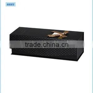 Luxury Gift Packaging Box With Megnet Closure and Customized Design thumbnail-4